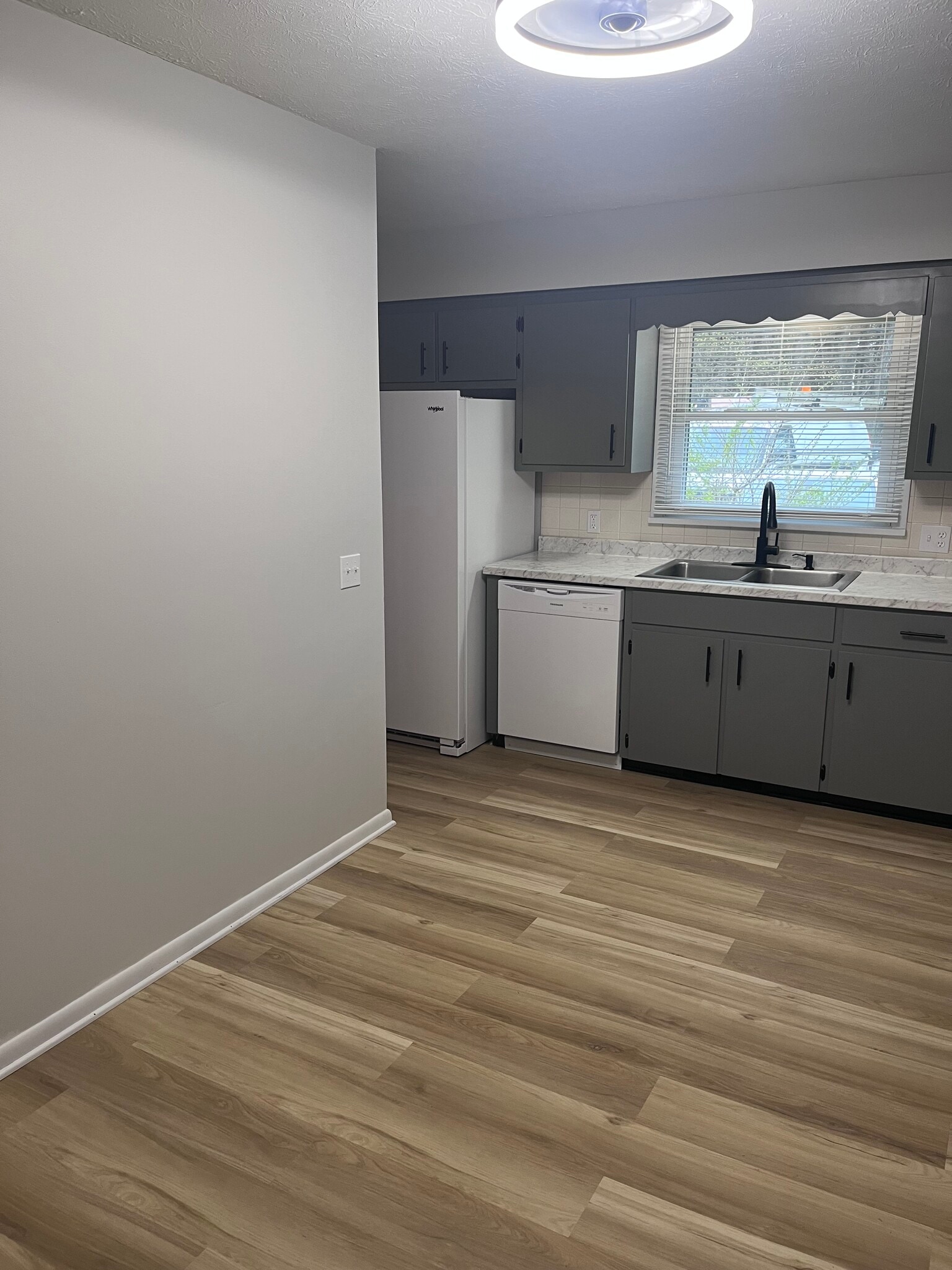 New appliances - 3300 Twin Hills St NW