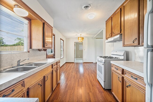 Building Photo - 5532 Meadow Creek Ln