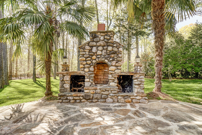 Building Photo - 1024 Patricians Ln