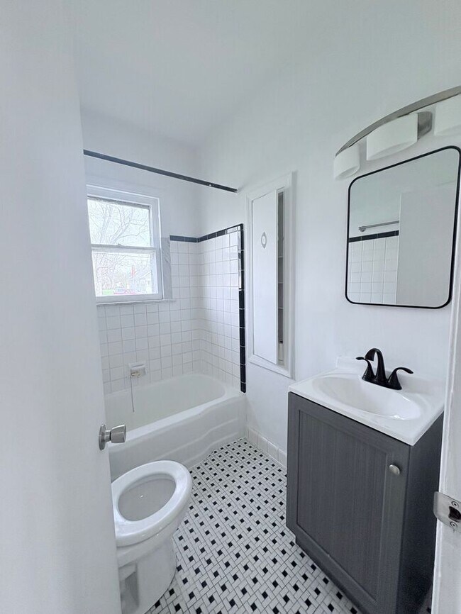 Building Photo - Charming 1 bed 1 baths in Columbus!