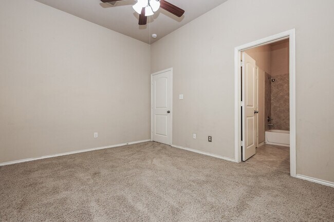 Building Photo - 2919 Chalet Knolls Ln