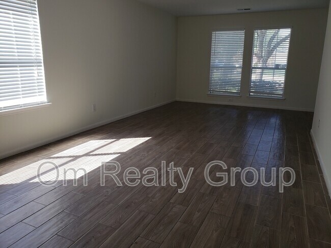 Building Photo - 6655 Stonefort Ct
