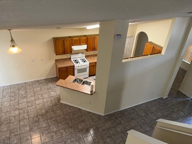 Building Photo - 2 Story Home. 3bed/3bath home/bonus room