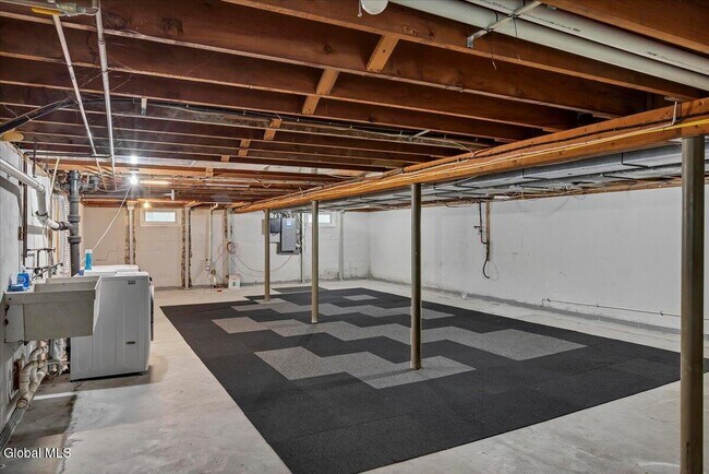 Building Photo - 1165 Cresse Ave