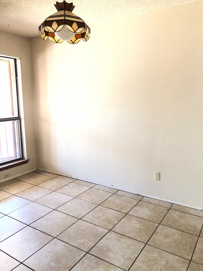 Building Photo - 11240 Montwood Dr