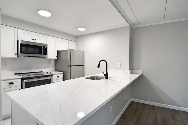 Primary Photo - 4 Douglas Park