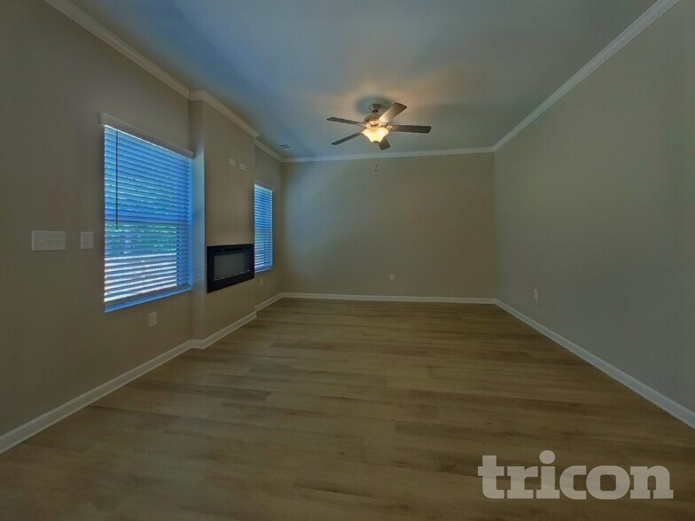 Building Photo - 831 Bryson Lake Cir