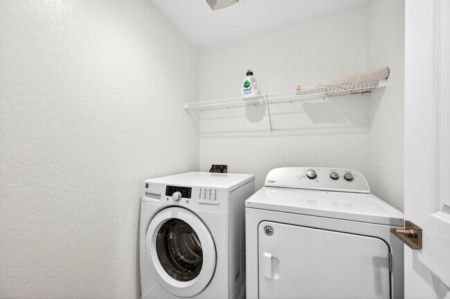 Building Photo - 317 Talus Wy S