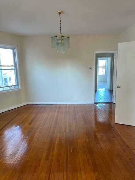 Building Photo - 18 Noll Pl