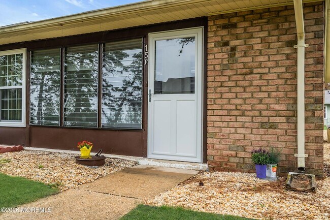 Building Photo - 15 Yorkshire Ct