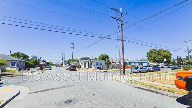Building Photo - 1770 Garvin Ave