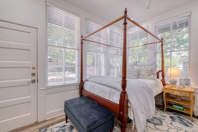Building Photo - Top of the line remodeled 5 BED in the har...
