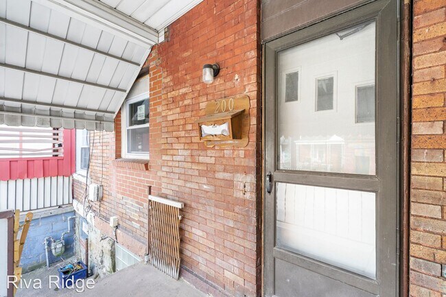 Building Photo - 3 br, 1 bath House - 200 West Elizabeth St...