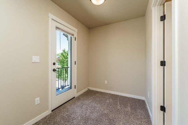 Building Photo - ASK ABOUT OUR AUGUST MOVE IN SPECIAL: Spac...