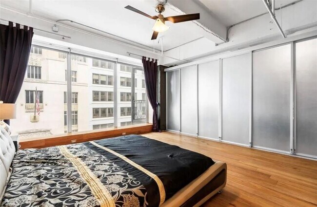 Building Photo - 711 Main St