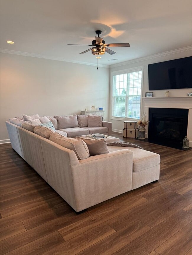 Building Photo - Luxury Living in Simpsonville – Spacious Home with Premium Amenities
