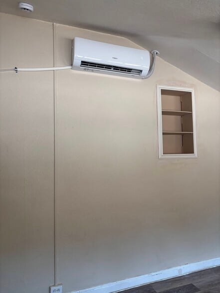 Building Photo - 290 N 300 E