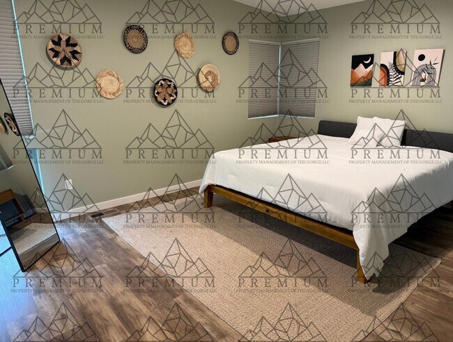 Building Photo - 3 BED 2 BATH FULLY FURNISHED HOME!!!