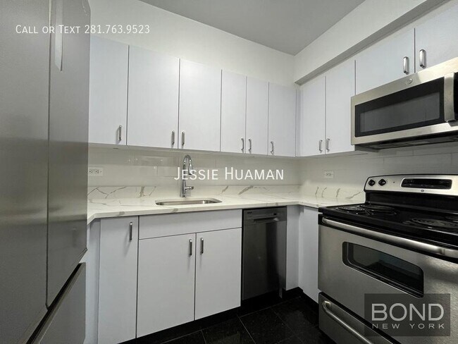 Building Photo - 219 E 69th St
