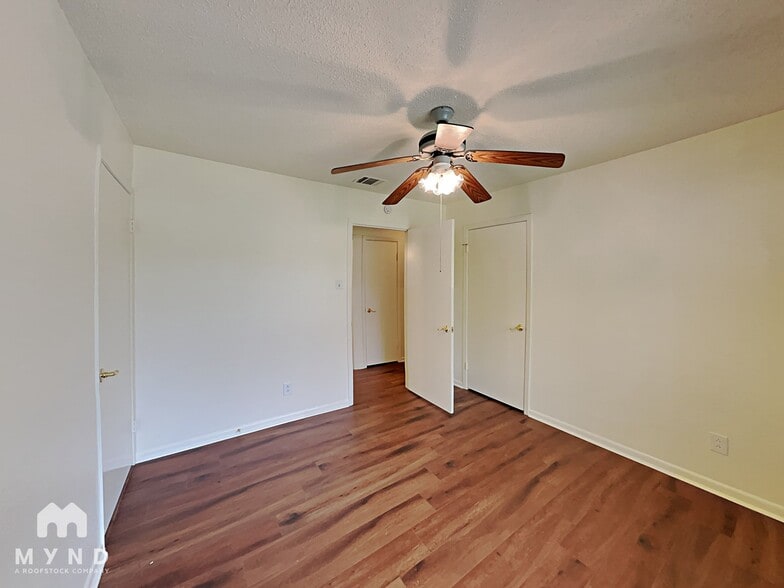 Building Photo - 4802 Hilldale Dr