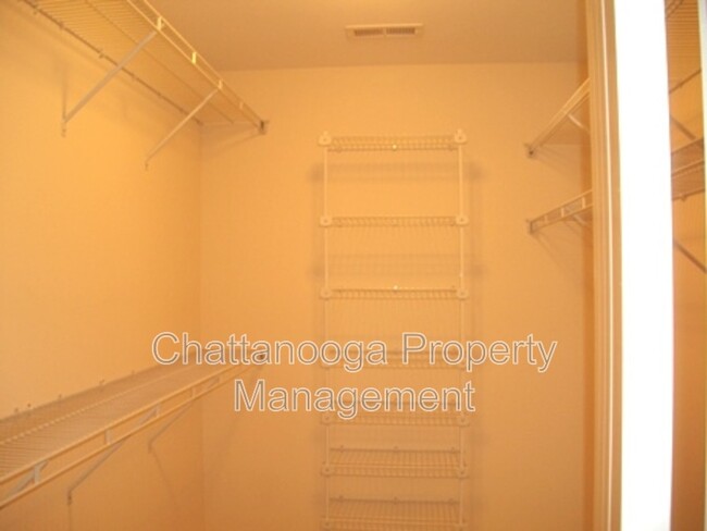 Building Photo - 28 Dove Dr