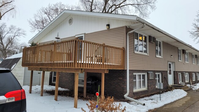 Large Deck Overlooking River - 307 S 4th St