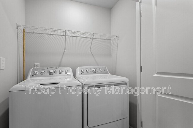 Building Photo - 1723 Chirping Trl