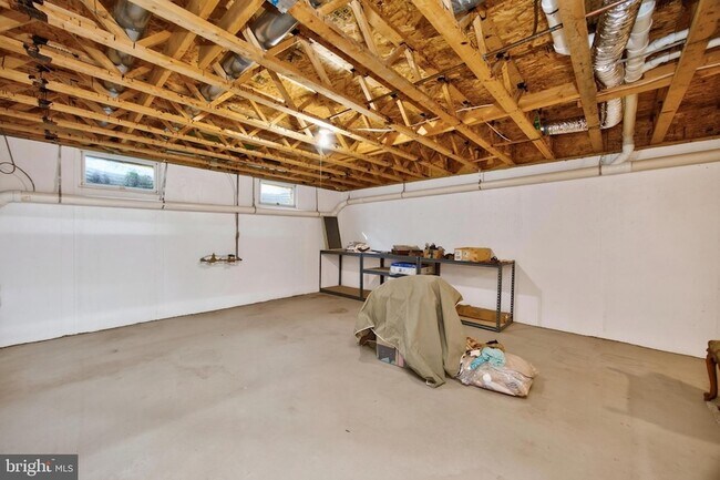 Building Photo - 563 Gramercy Ln