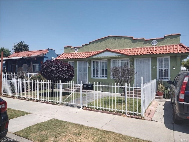 Primary Photo - 1305 W 56th St