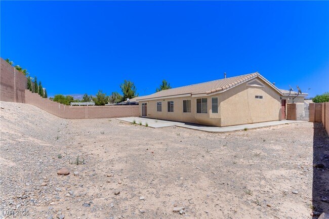 Building Photo - 10225 Clarks Creek St