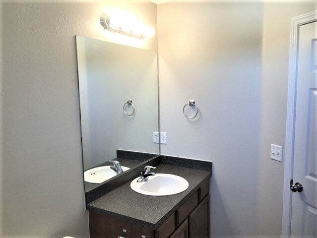 Building Photo - 25 Willow Lakes Dr