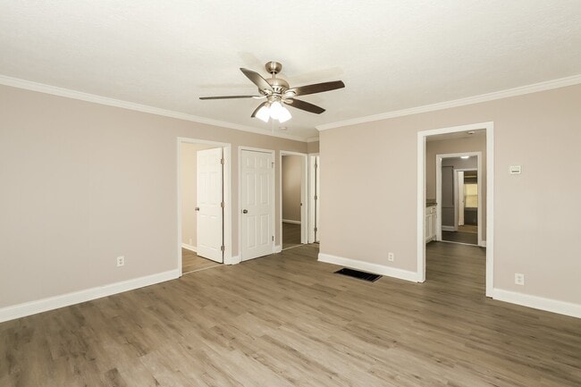 Building Photo - 3810 E 53rd Terrace