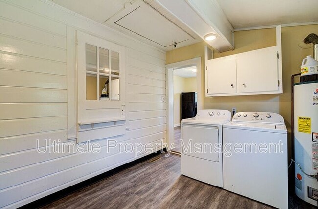 Building Photo - 2037 Van Buren St