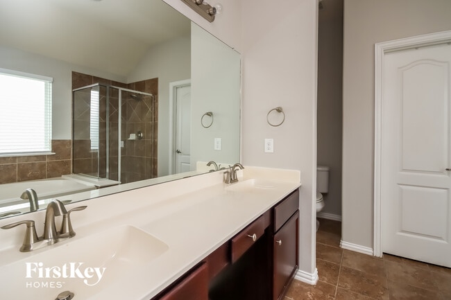 Building Photo - 517 Fieldhaven Ct