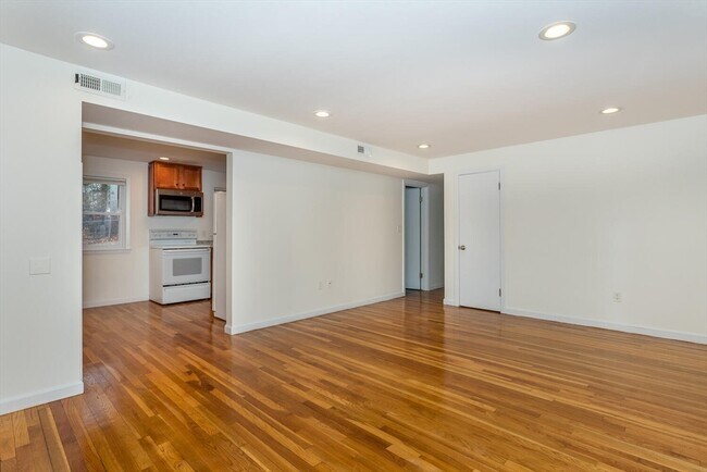 Building Photo - 157 Central St