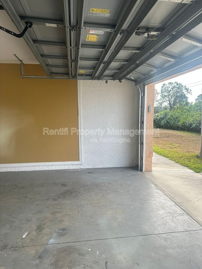 Building Photo - 1513 NE 36th Terrace