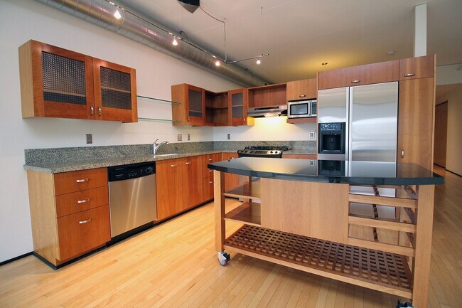 Building Photo - Exceptional 1 bd + bonus, City Views in Pe...