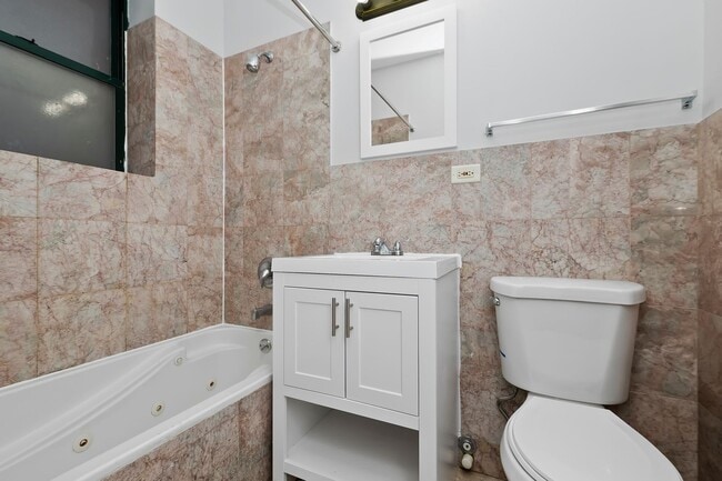 Building Photo - One Bedroom Unit in South Shore - Move In Fee Special