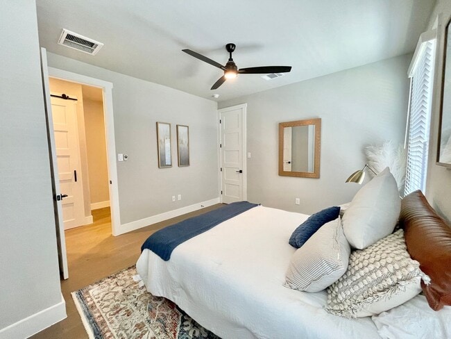 Building Photo - 311 E Evergreen St