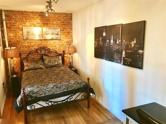 Building Photo - 4910 Vernon Blvd