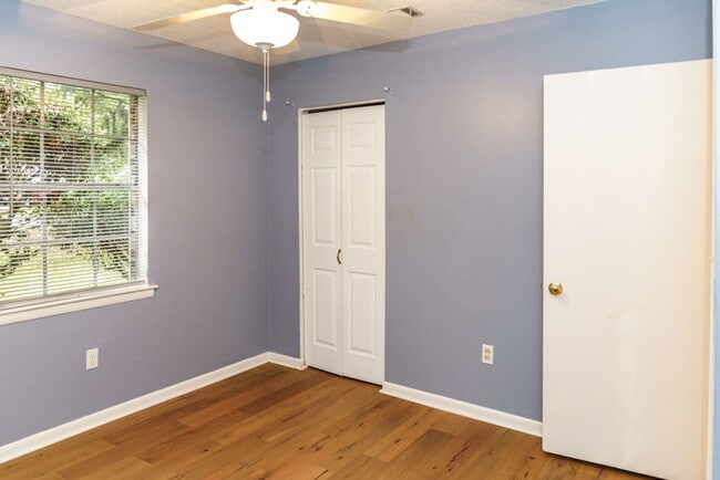 Building Photo - Beautiful 4 bedroom in the heart of Mossy Oaks!