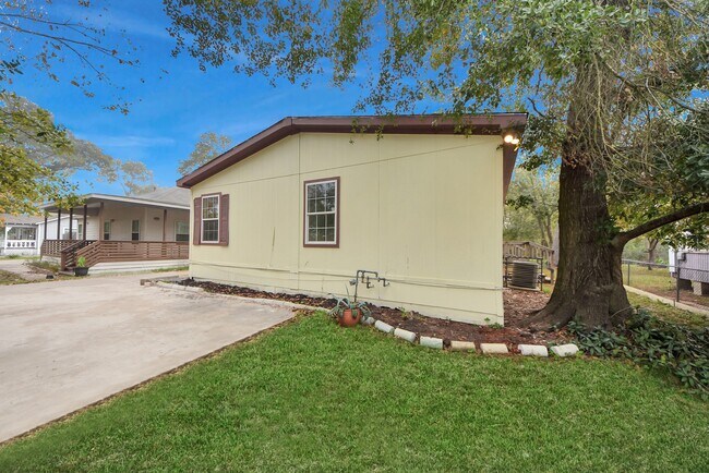 Building Photo - 6526 Carver Rd