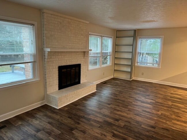 Building Photo - 200 Snead Rd