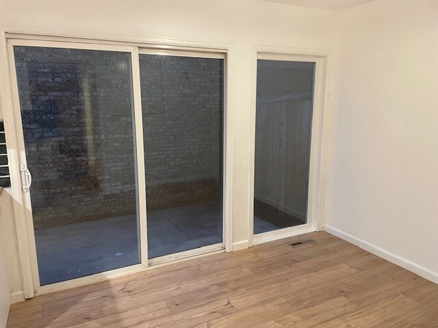 Building Photo - 7570 S Cove Cir