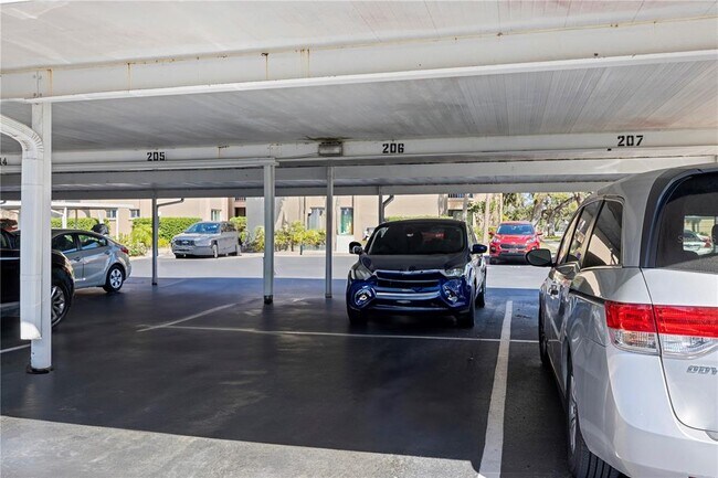 Building Photo - 1540 Glen Oaks Dr E