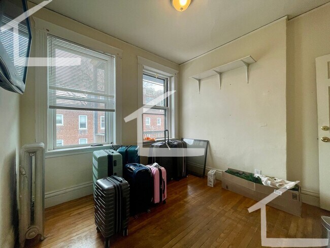 Building Photo - 9/1 Oversized 5BR near BU, Longwood, Kenmo...