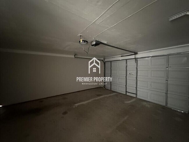 Building Photo - 5416 Fieldcrest Ave