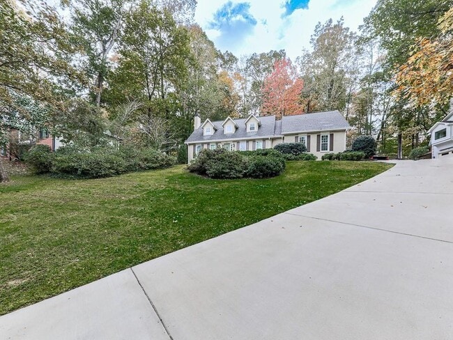 Building Photo - 63 Geraldine Dr SE