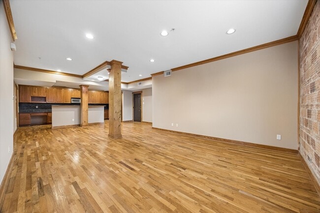 Building Photo - 215 W Norma St