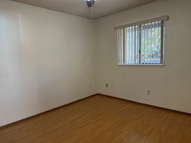 Building Photo - Move-in Special $200 off first months rent!